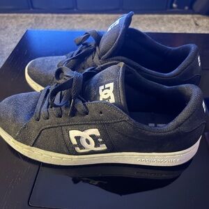 DC men’s size 10